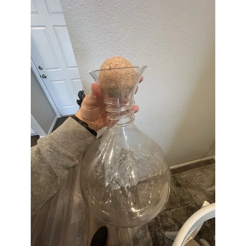 Glass Wine Decanter 1L  Stopper, Mountain design Theme *New*